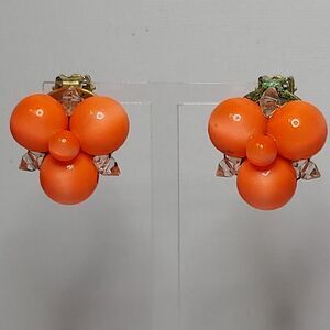 Vintage Earrings Lisner Salmon beads Clip on 1"